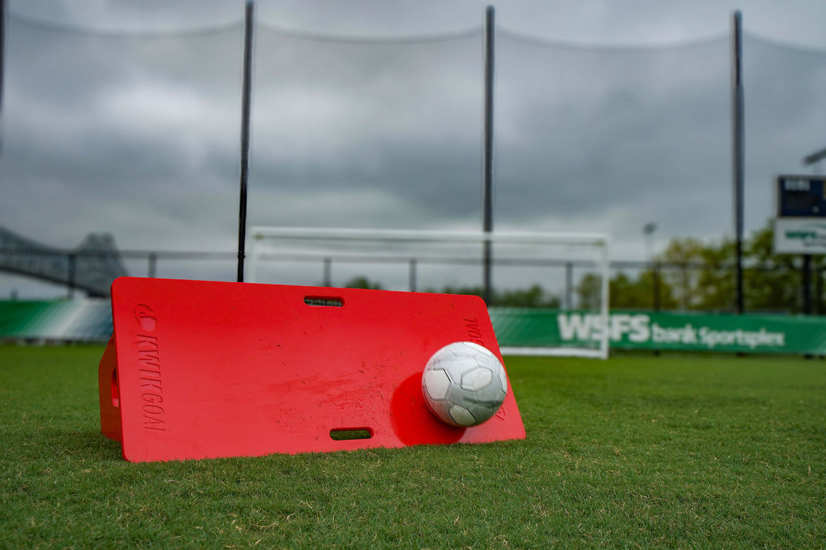 Training Equipment - Kwik Goal EFR-1 Rebounder